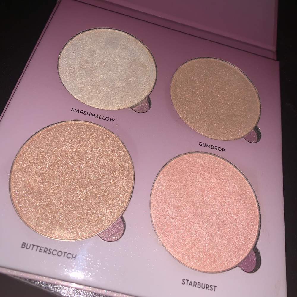 Anastasia Beverly Hills Glow Kit.